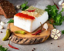 Шпик соленый "Светофор" в/у вес. Мясная коллекция